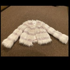 Like NEW Venus Women’s Extra Small Faux short fur jacket white warm super sexy
